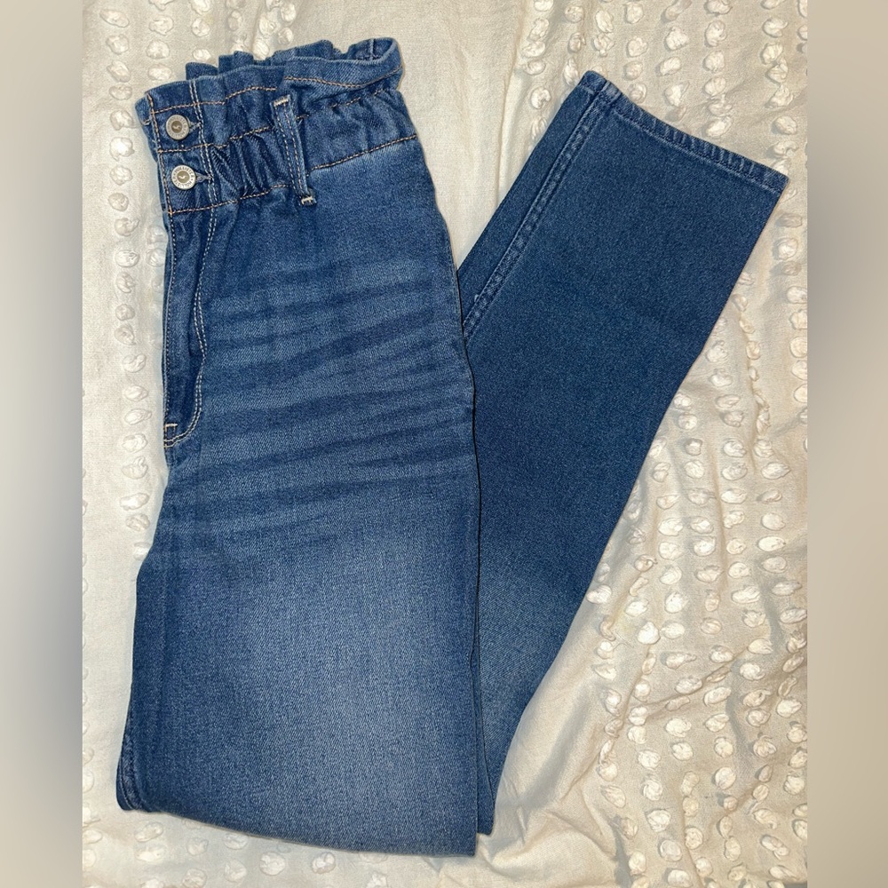 Hollister Ultra High-Rise Mom Jean